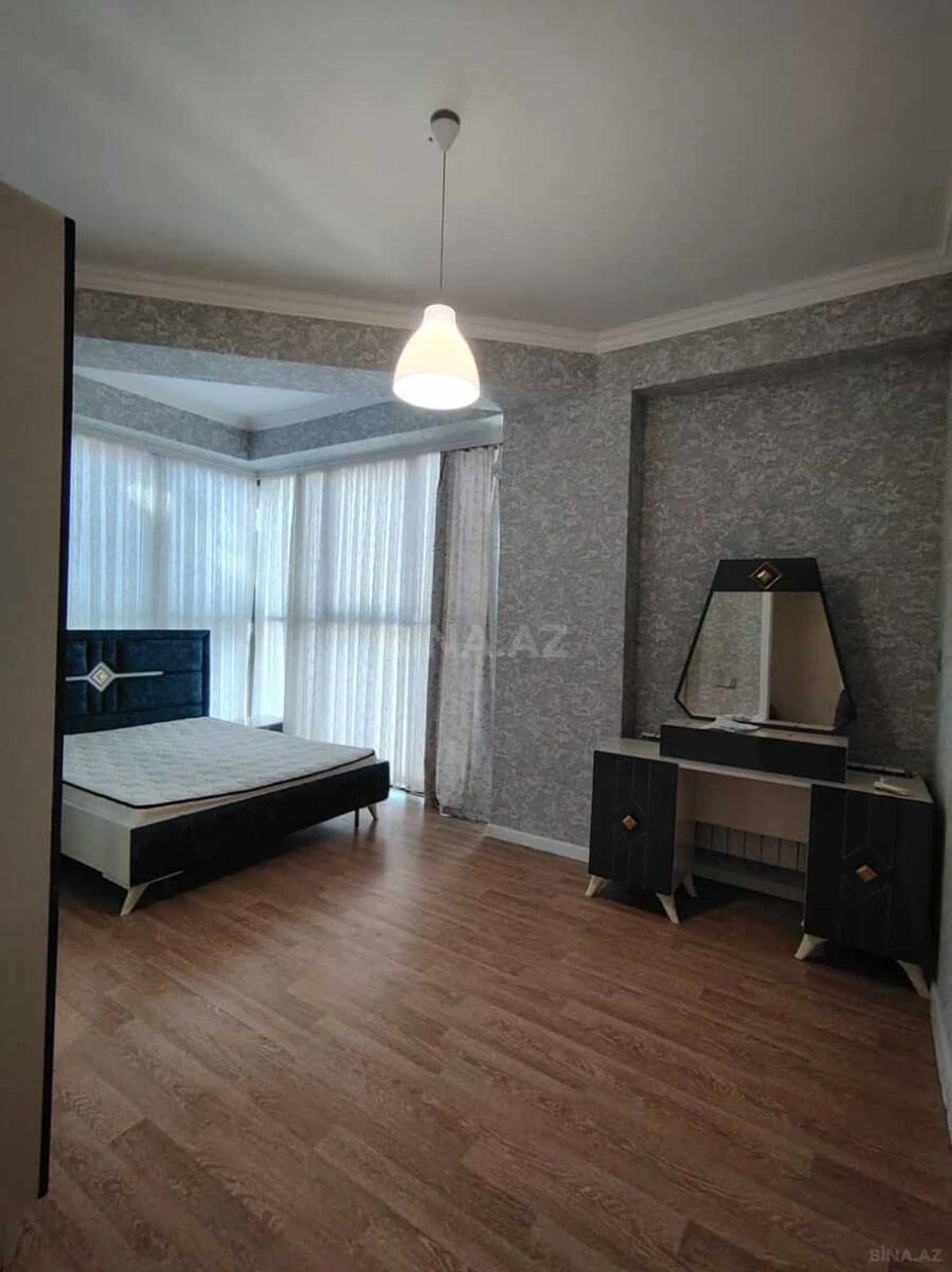 Kirayə verilir 3 otaqlı mənzil 128 m²