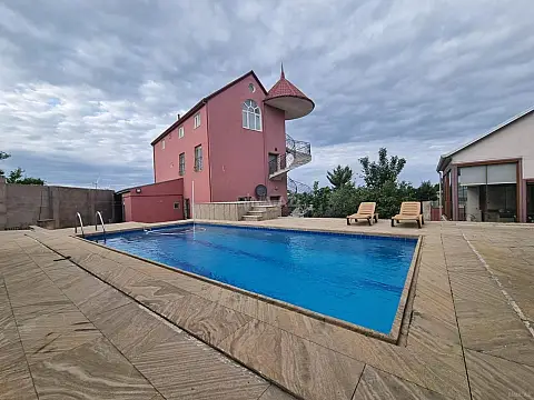 Kirayə verilir 8 otaqlı həyət evi 250 m² — Bakı, Novxanı 8 otaq 250.00 m²