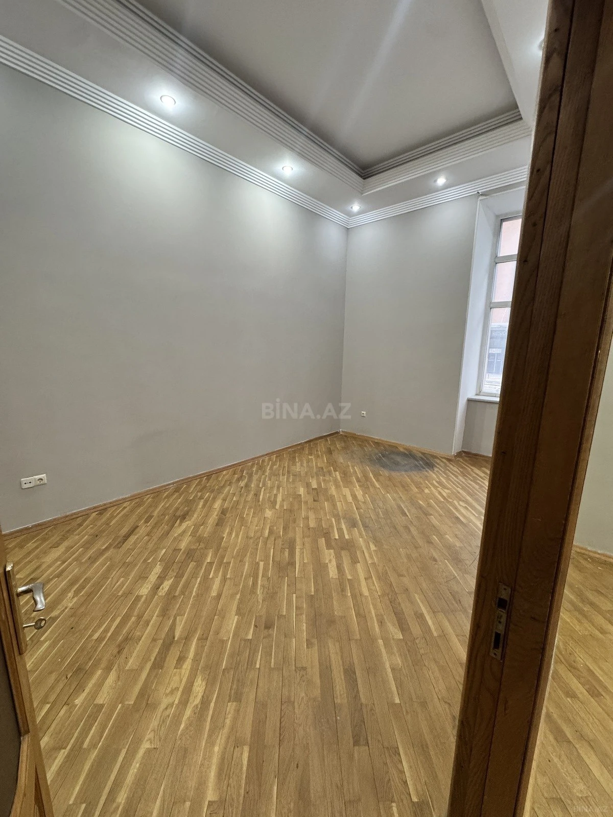 Kirayə verilir 5 otaqlı ofis 178 m²