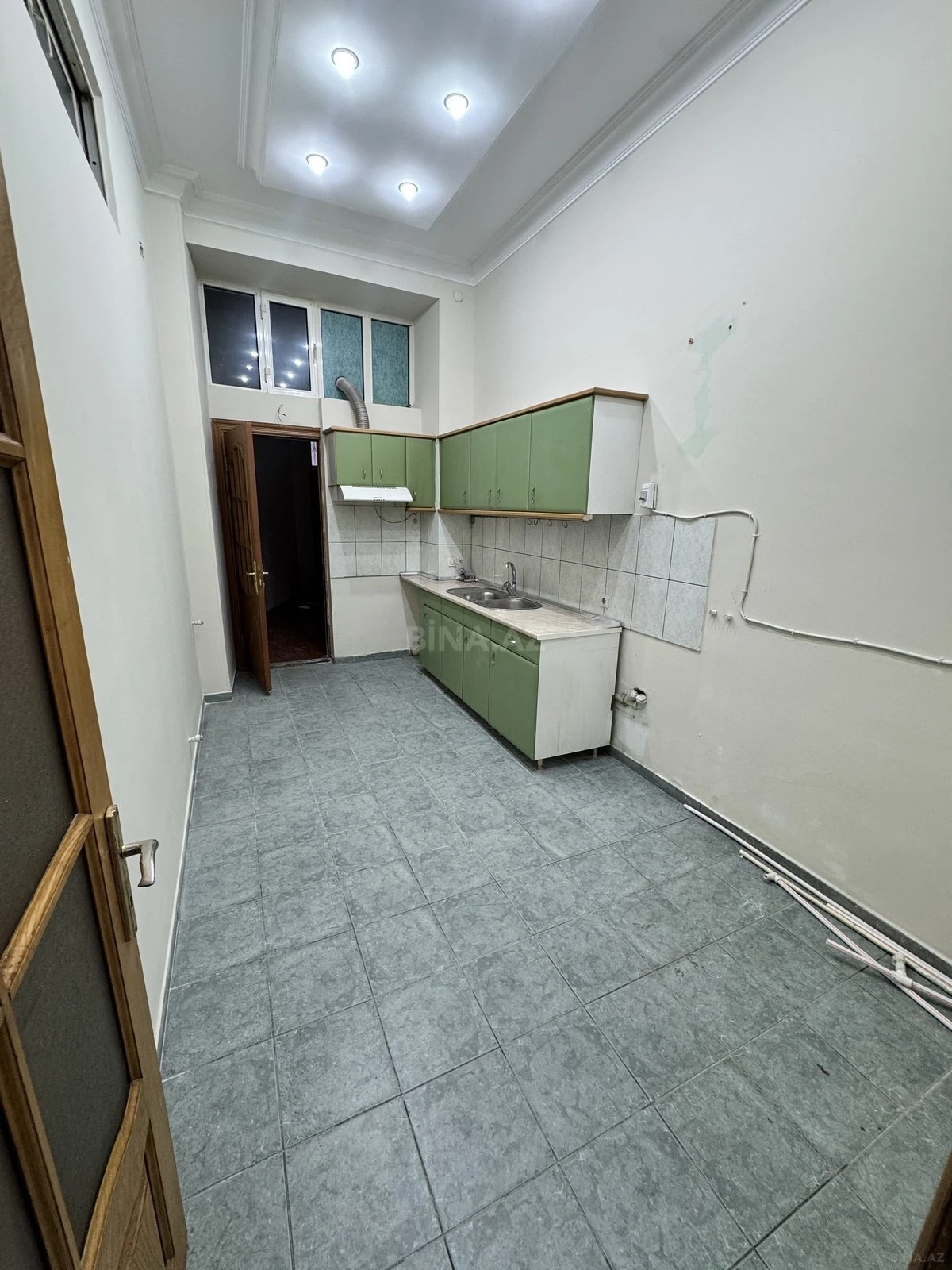 Kirayə verilir 5 otaqlı ofis 178 m²