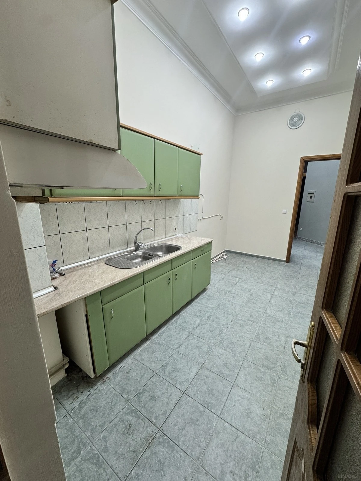 Kirayə verilir 5 otaqlı ofis 178 m²
