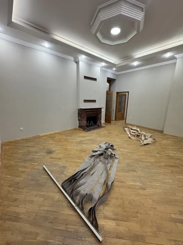 Kirayə verilir 5 otaqlı ofis 178 m²