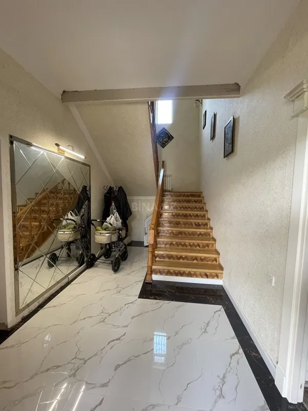 Kirayə verilir 6 otaqlı həyət evi 350 m²