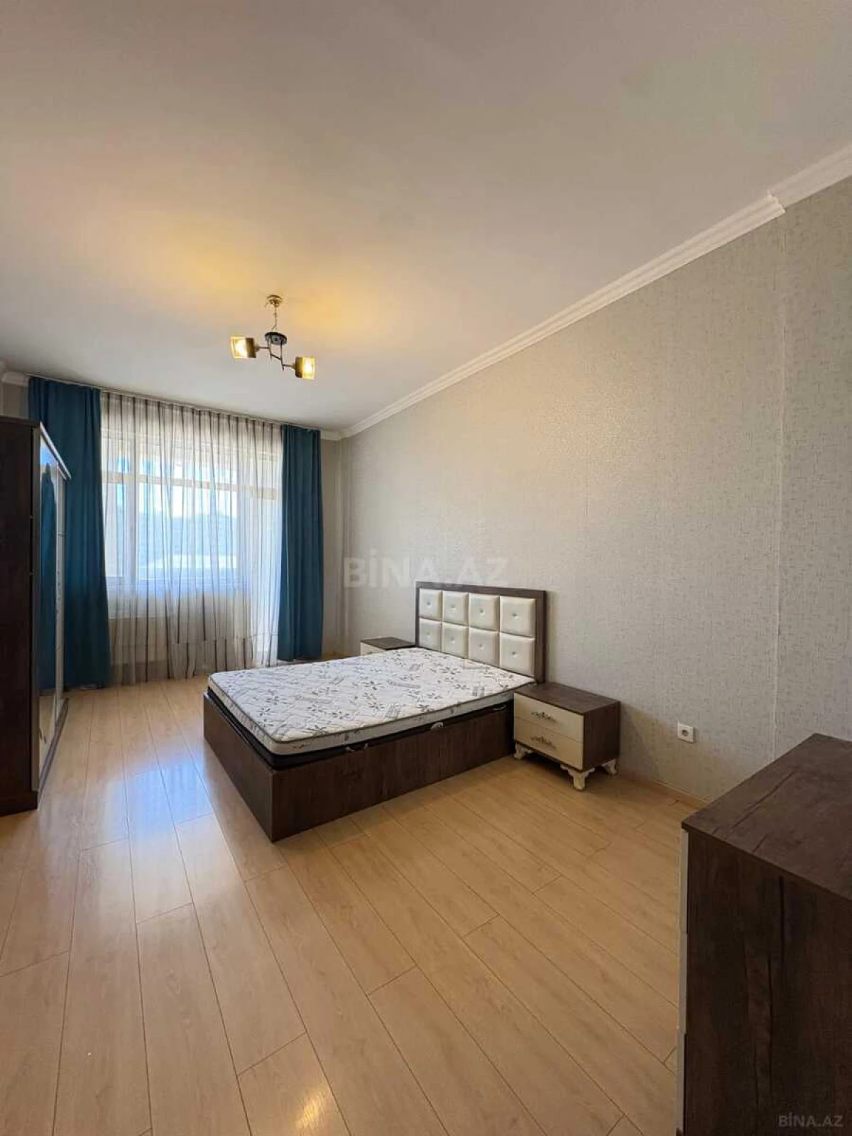 Kirayə verilir 4 otaqlı mənzil 150 m²