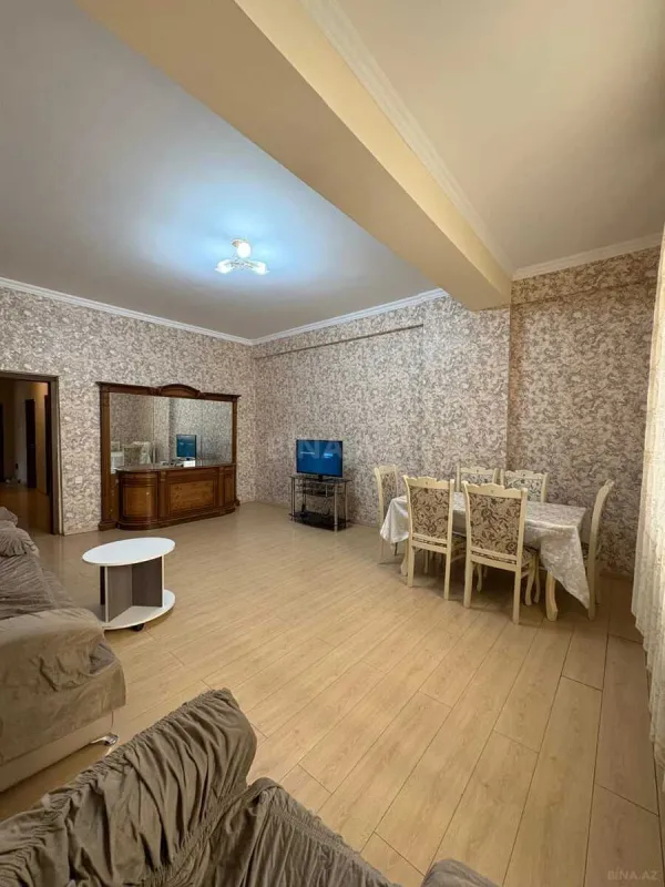 Kirayə verilir 4 otaqlı mənzil 150 m²
