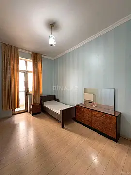 Kirayə verilir 4 otaqlı mənzil 150 m²