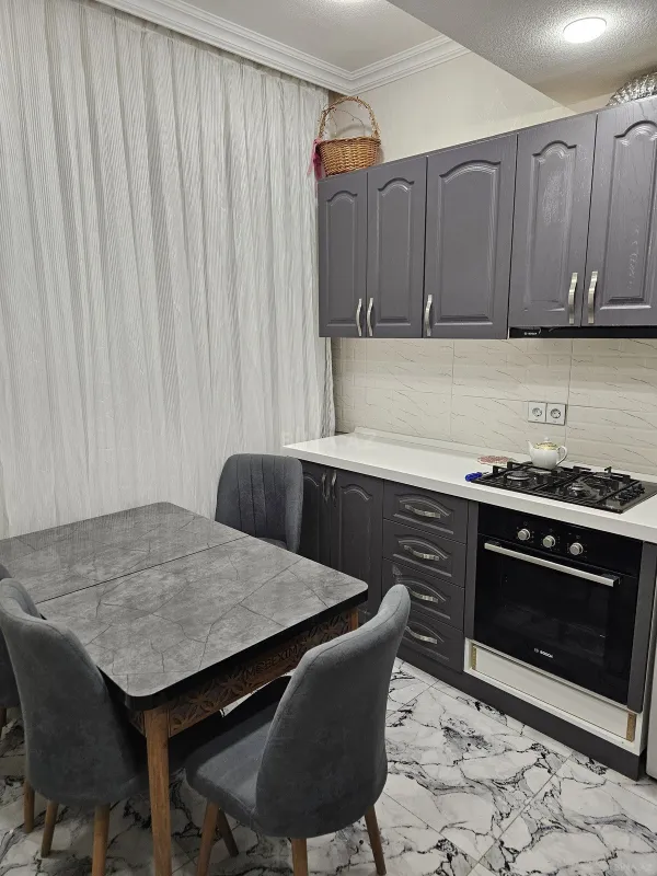 Kirayə verilir 2 otaqlı mənzil 80 m²