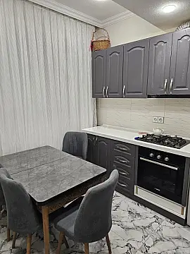 Kirayə verilir 2 otaqlı mənzil 80 m²