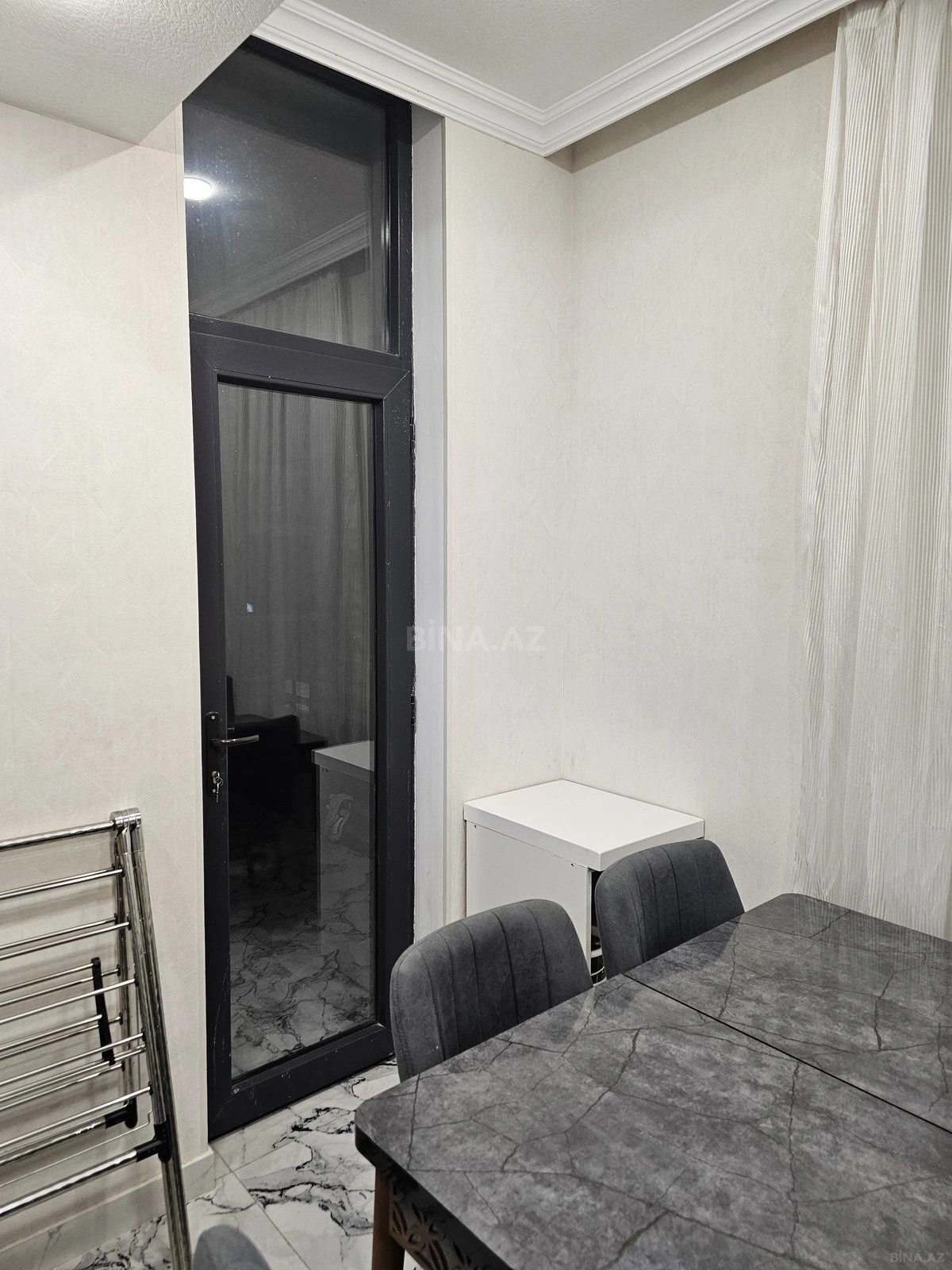 Kirayə verilir 2 otaqlı mənzil 80 m²