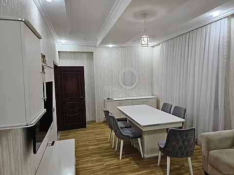 Kirayə verilir 2 otaqlı mənzil 80 m²