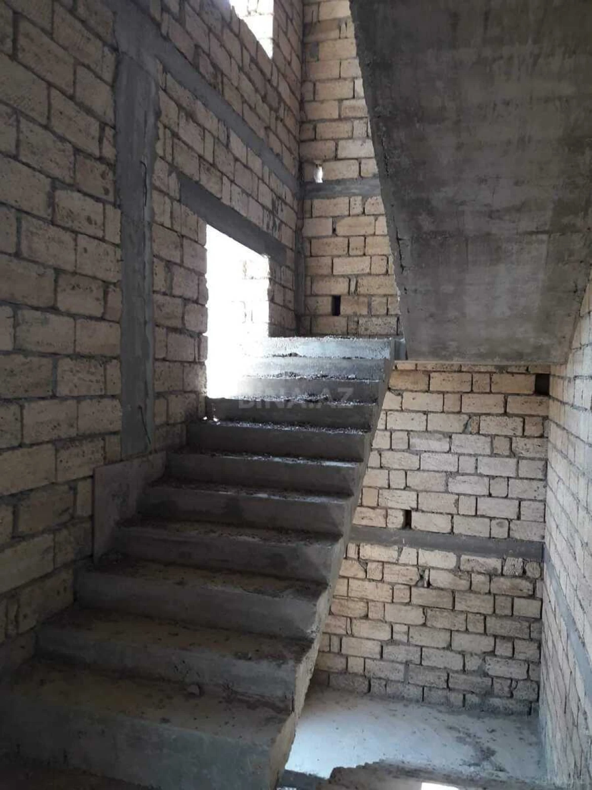 Satılır 14 otaqlı həyət evi 600 m²