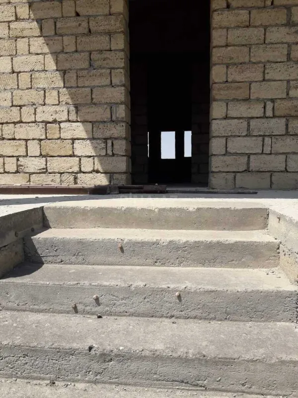 Satılır 14 otaqlı həyət evi 600 m²