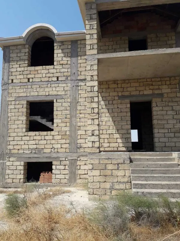 Satılır 14 otaqlı həyət evi 600 m²