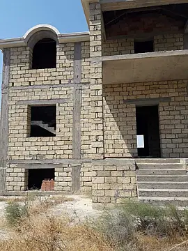 Satılır 14 otaqlı həyət evi 600 m²