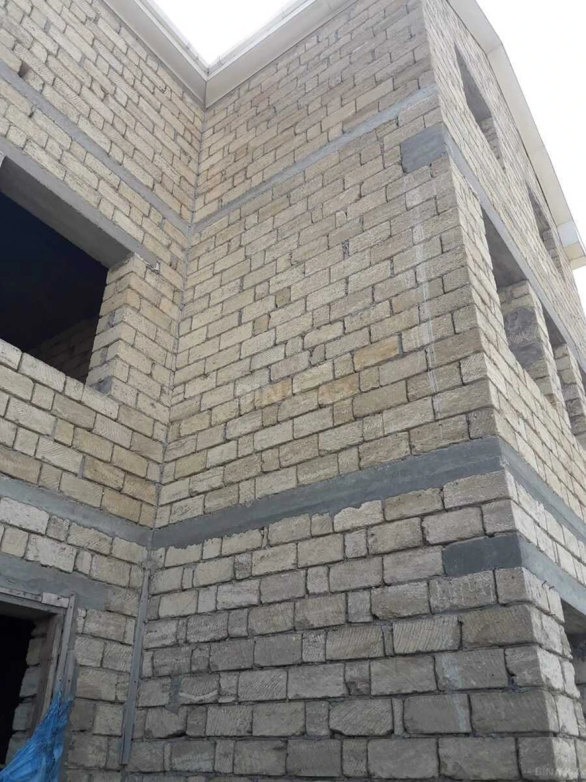 Satılır 14 otaqlı həyət evi 600 m²