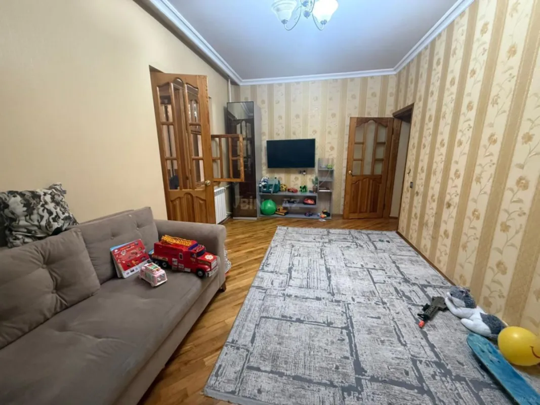 Satılır 4 otaqlı mənzil 100 m²