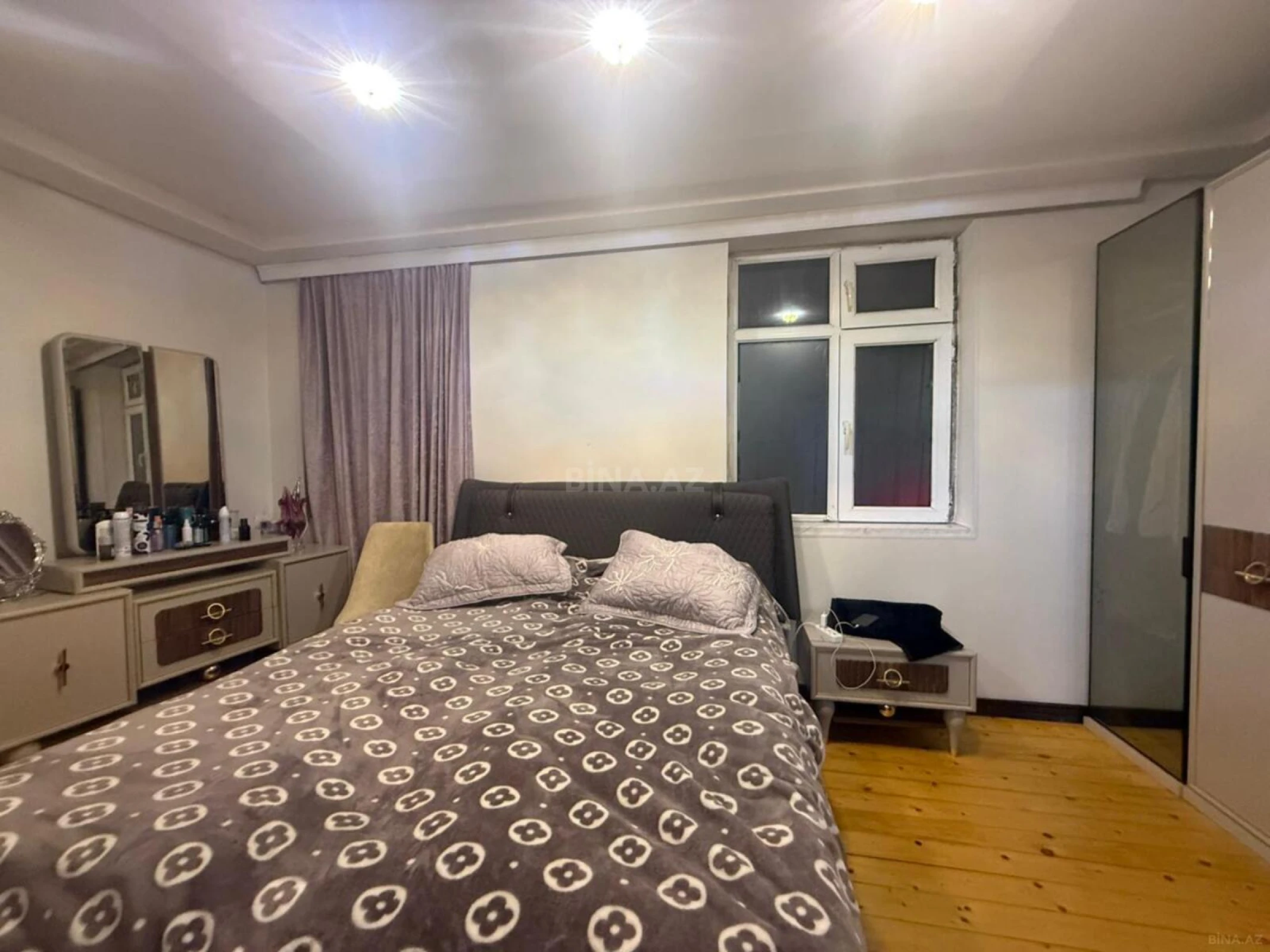 Satılır 4 otaqlı mənzil 100 m²
