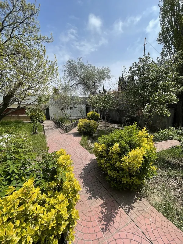 Satılır 7 otaqlı həyət evi 250 m²