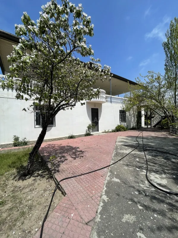 Satılır 7 otaqlı həyət evi 250 m²