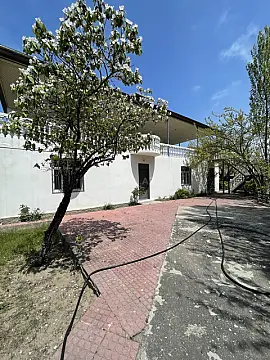 Satılır 7 otaqlı həyət evi 250 m²