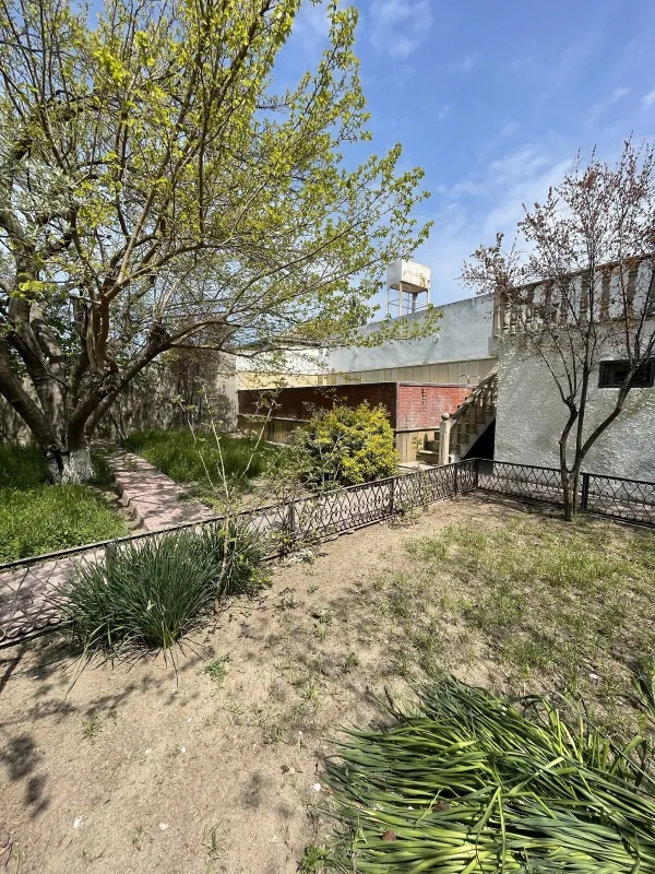Satılır 7 otaqlı həyət evi 250 m²