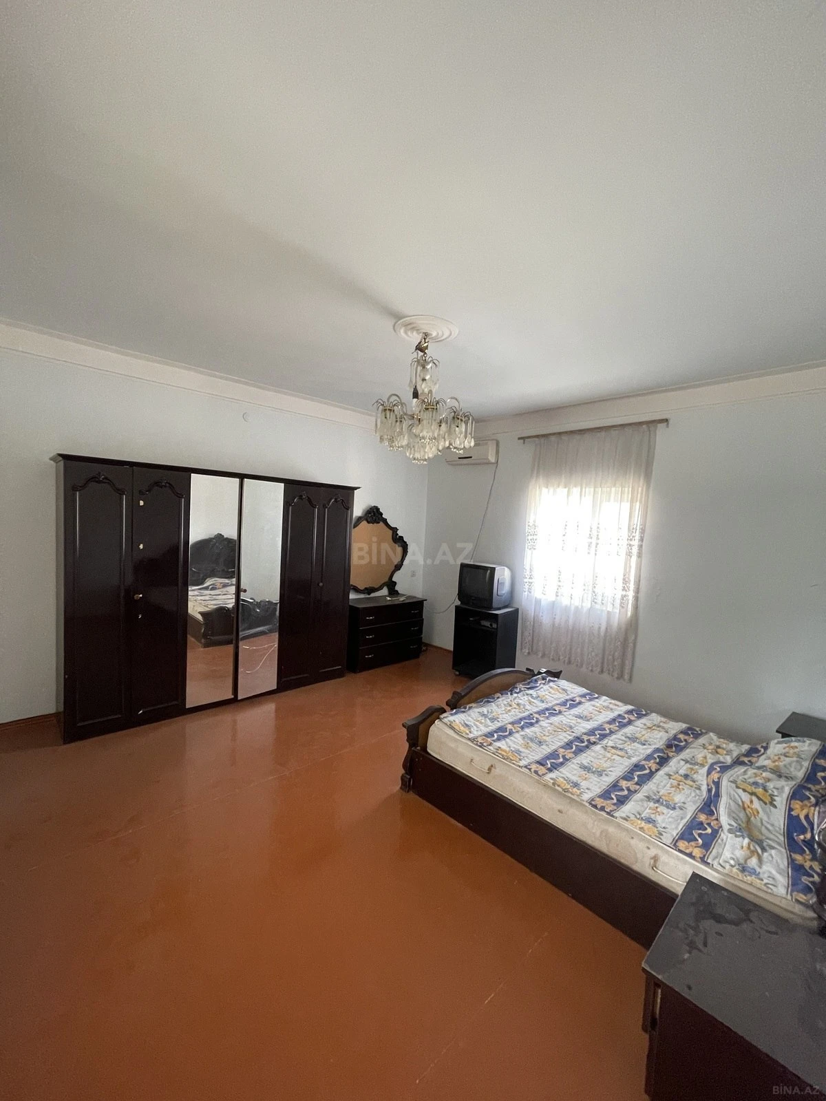 Satılır 7 otaqlı həyət evi 250 m²