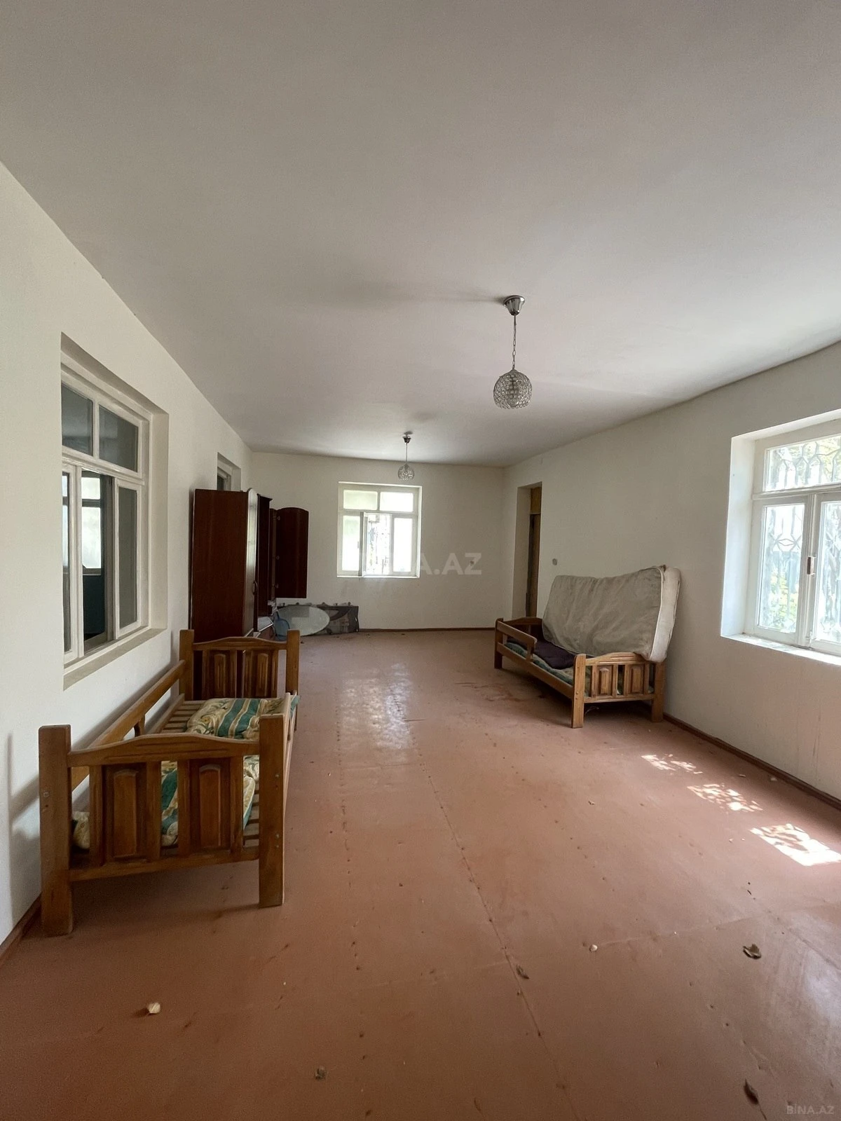 Satılır 7 otaqlı həyət evi 250 m²