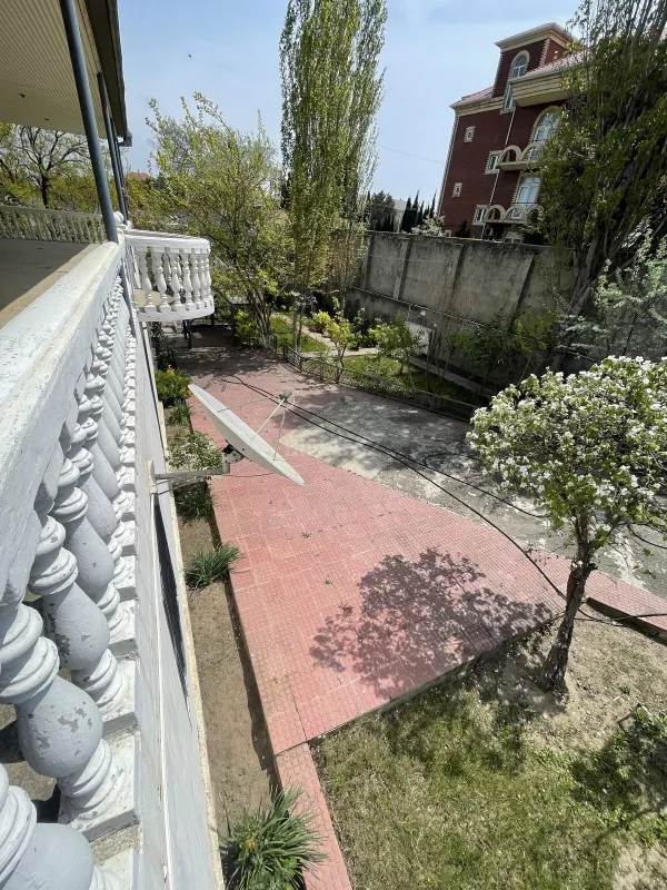 Satılır 7 otaqlı həyət evi 250 m²