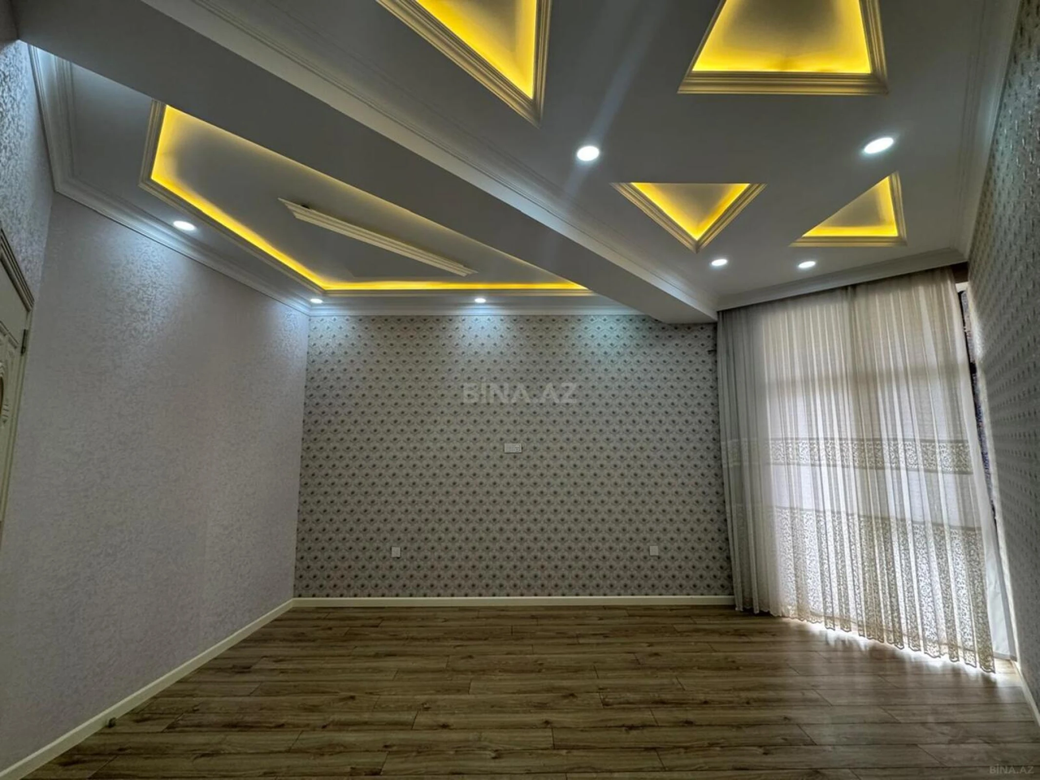 Satılır 2 otaqlı mənzil 93.3 m²