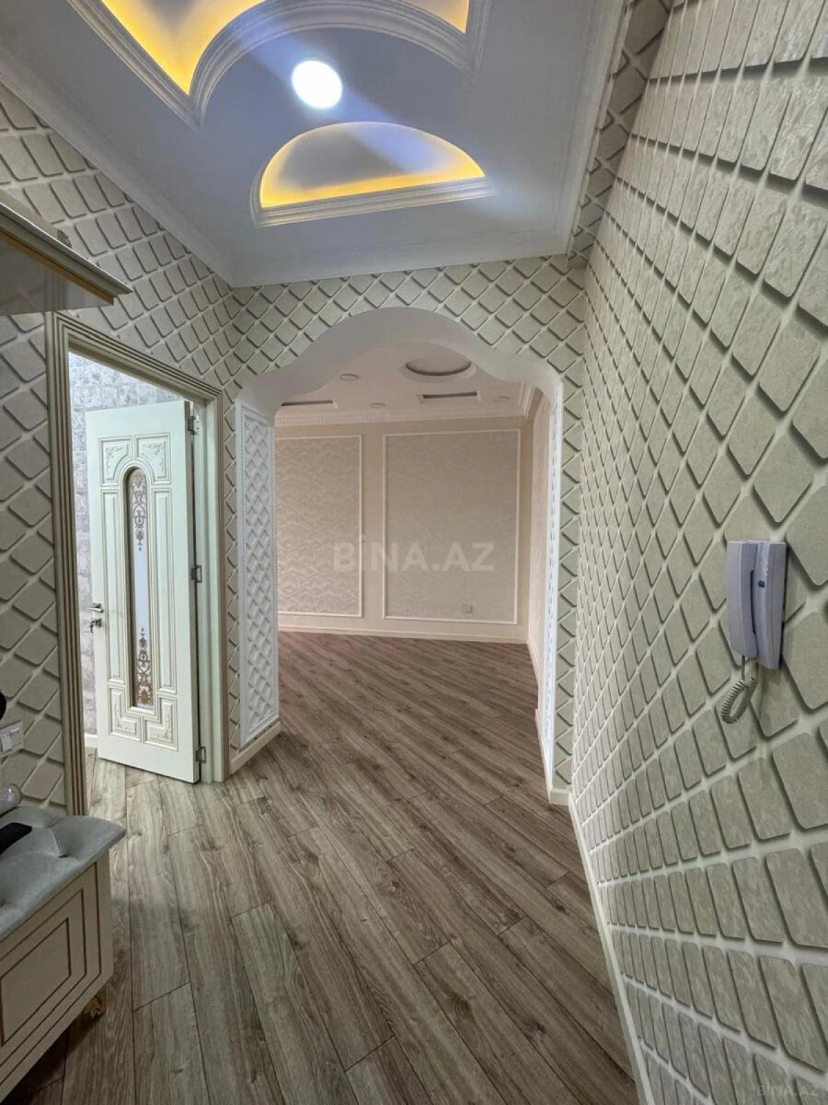 Satılır 2 otaqlı mənzil 93.3 m²