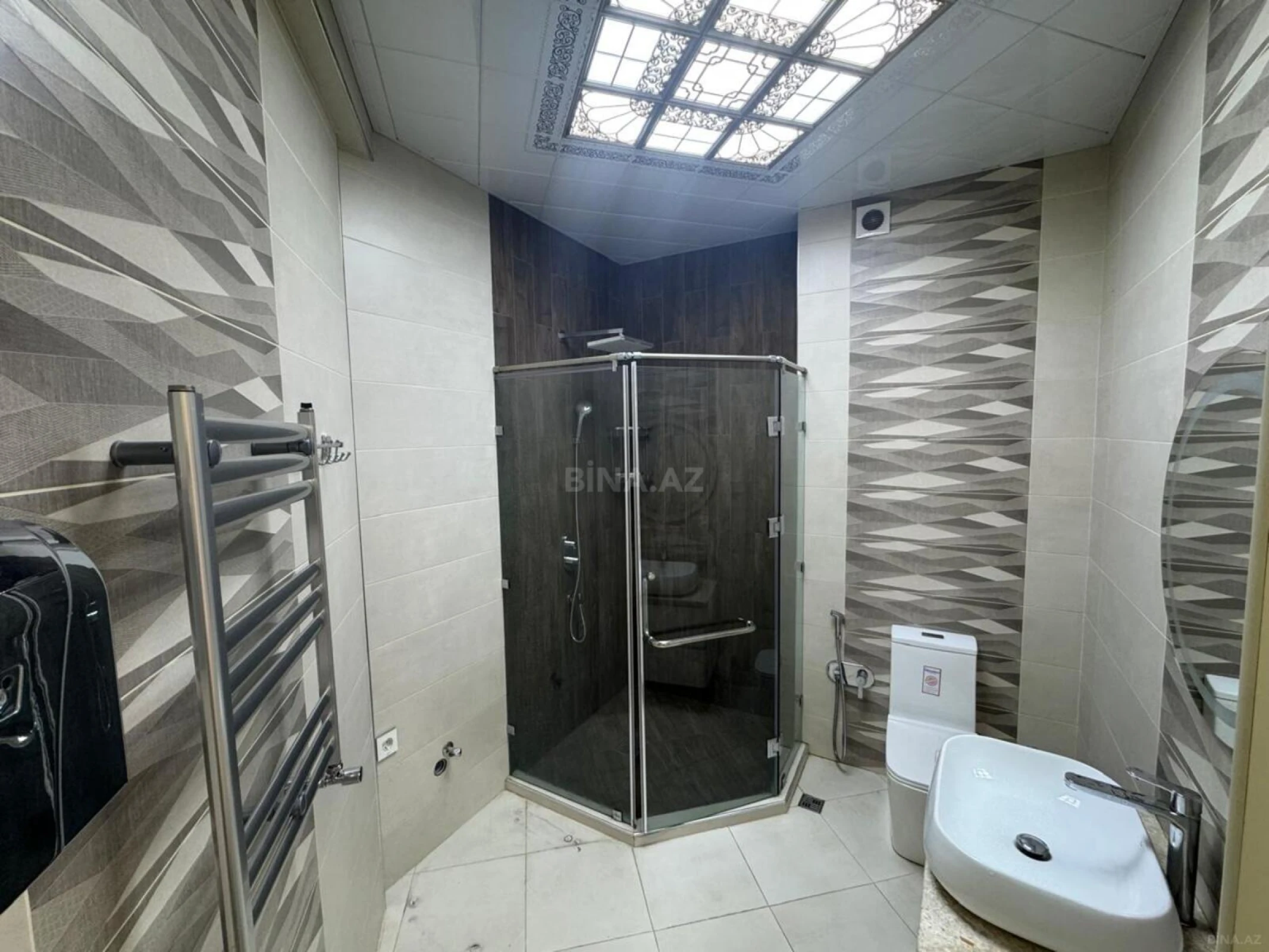 Satılır 2 otaqlı mənzil 93.3 m²