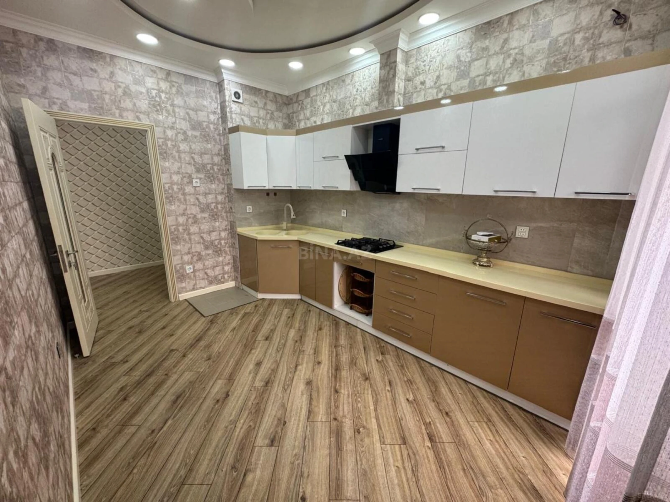 Satılır 2 otaqlı mənzil 93.3 m²