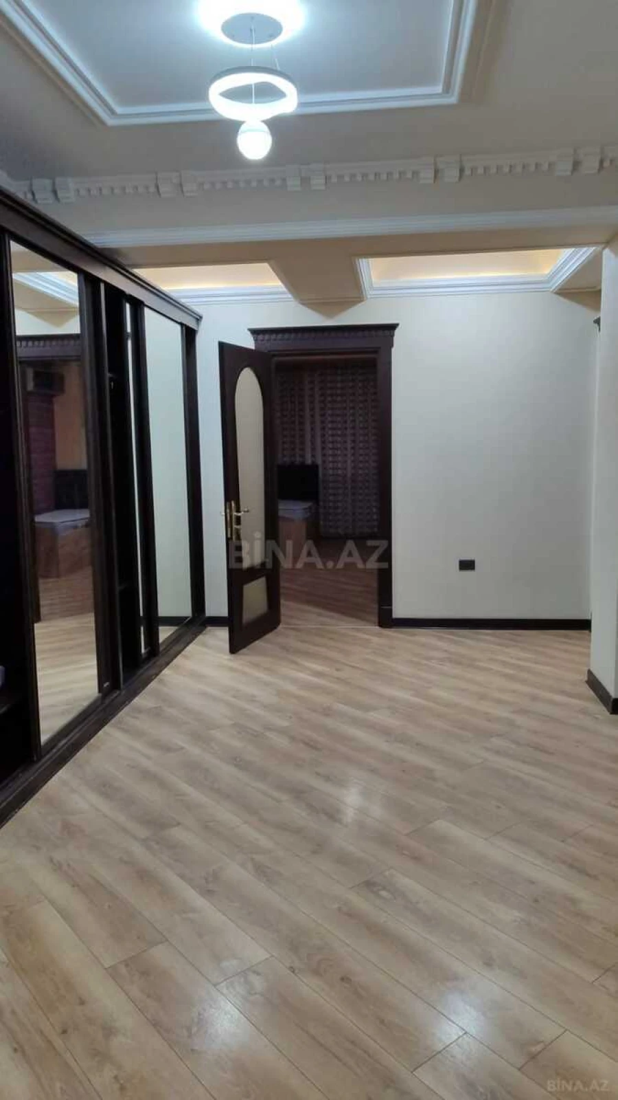 Kirayə verilir 3 otaqlı mənzil 130 m²