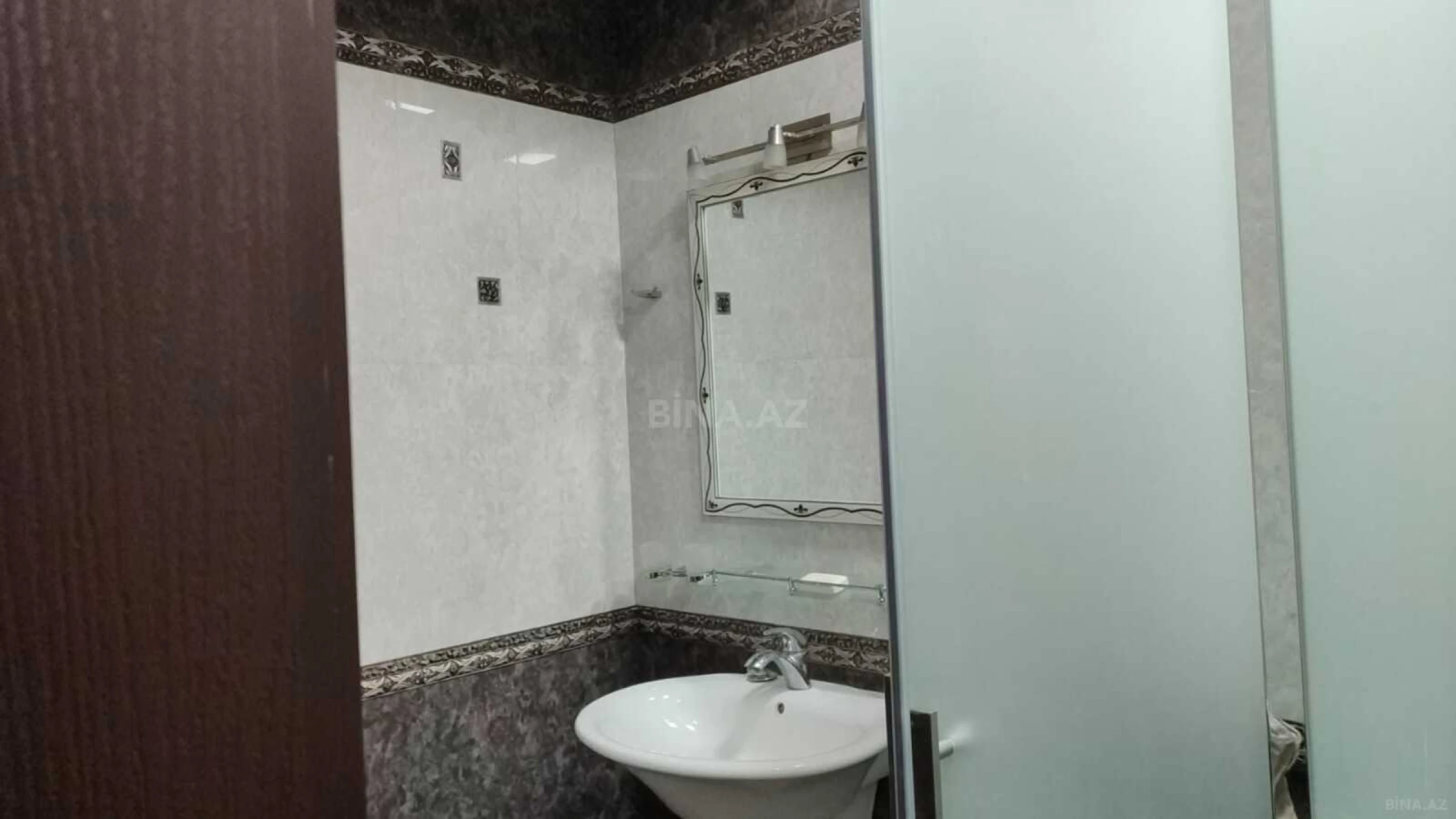 Kirayə verilir 3 otaqlı mənzil 130 m²