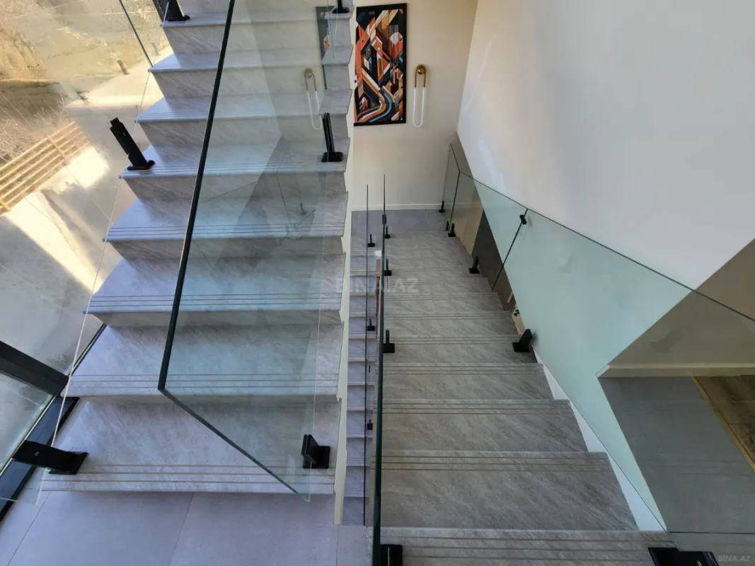 Satılır 5 otaqlı həyət evi 480 m²
