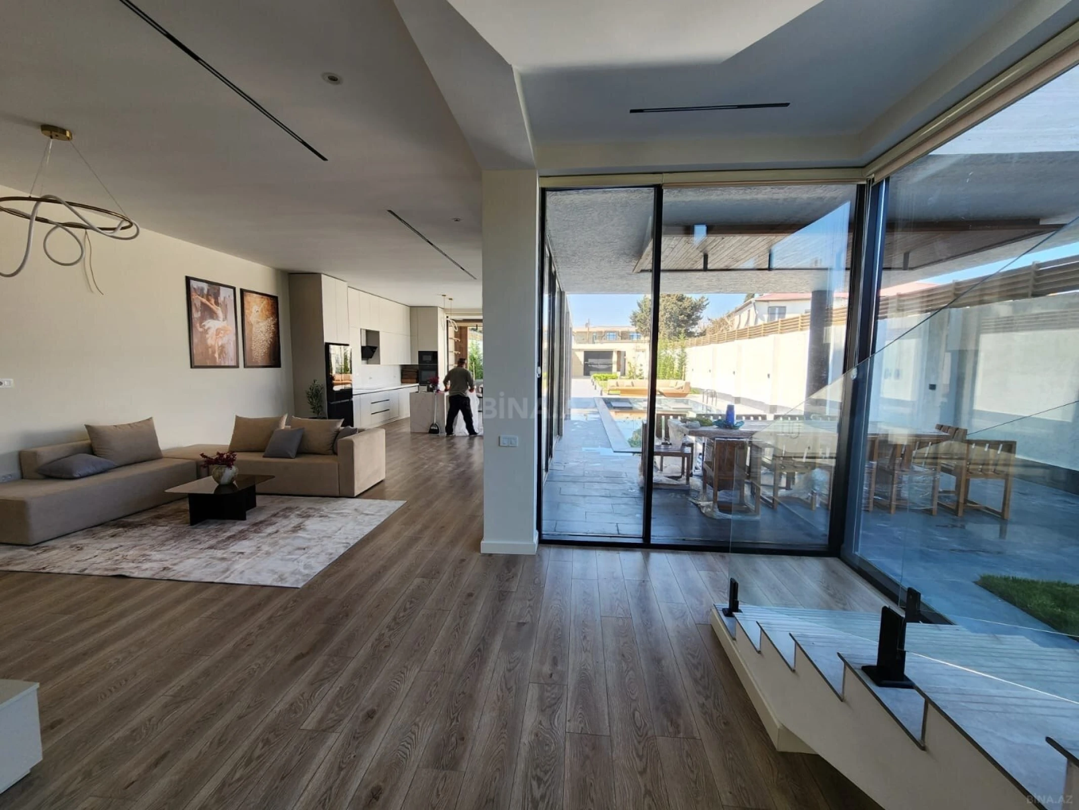 Satılır 5 otaqlı həyət evi 480 m²