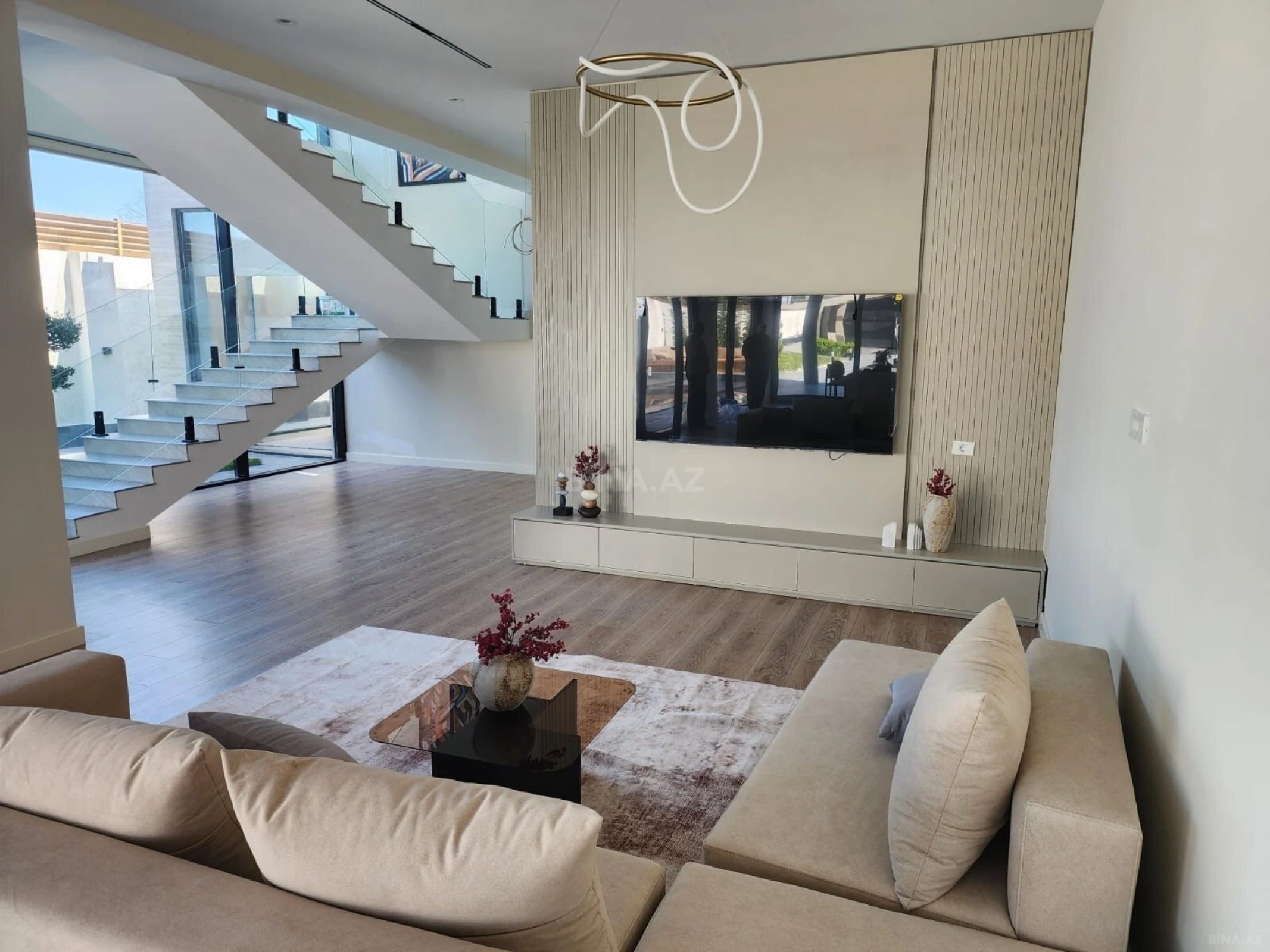 Satılır 5 otaqlı həyət evi 480 m²