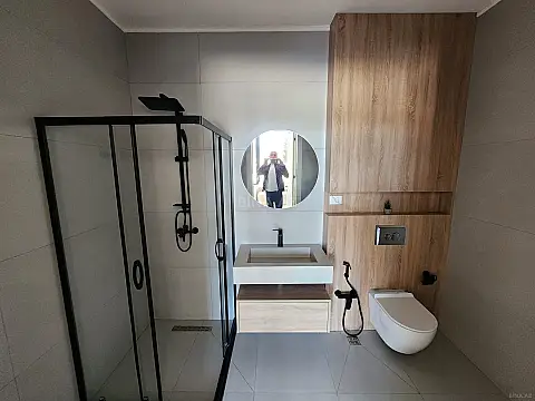 Satılır 5 otaqlı həyət evi 480 m²