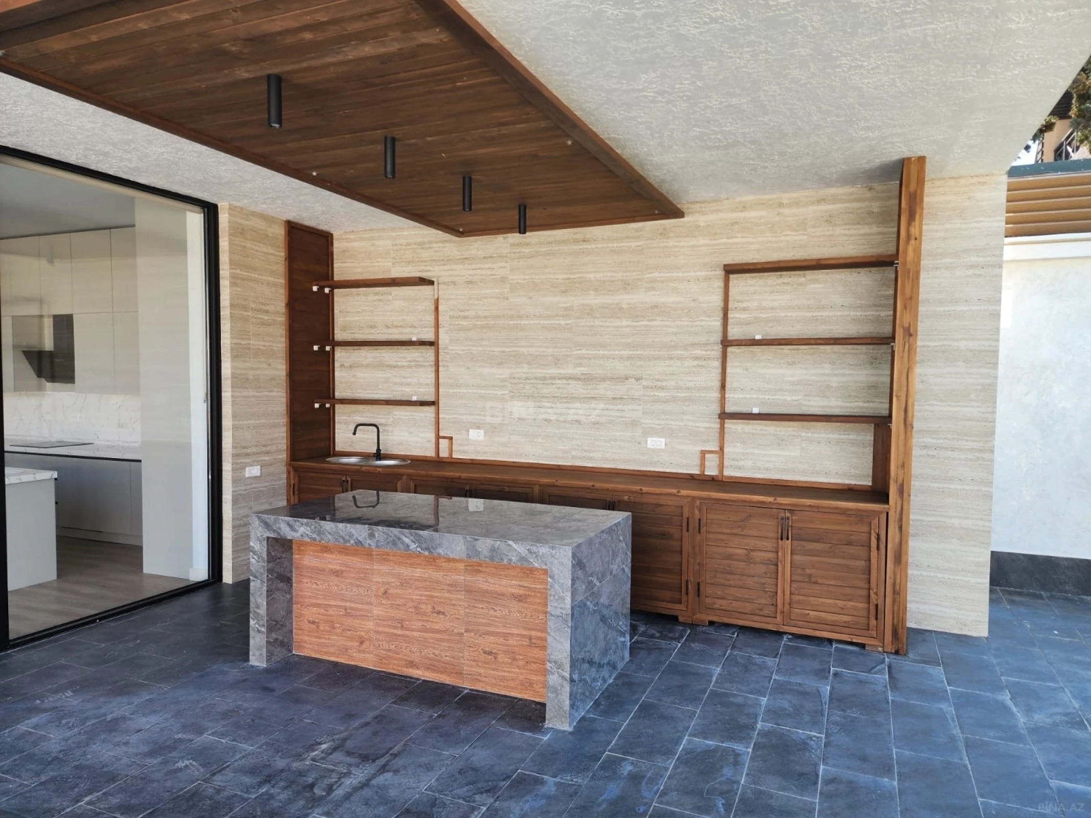 Satılır 5 otaqlı həyət evi 480 m²