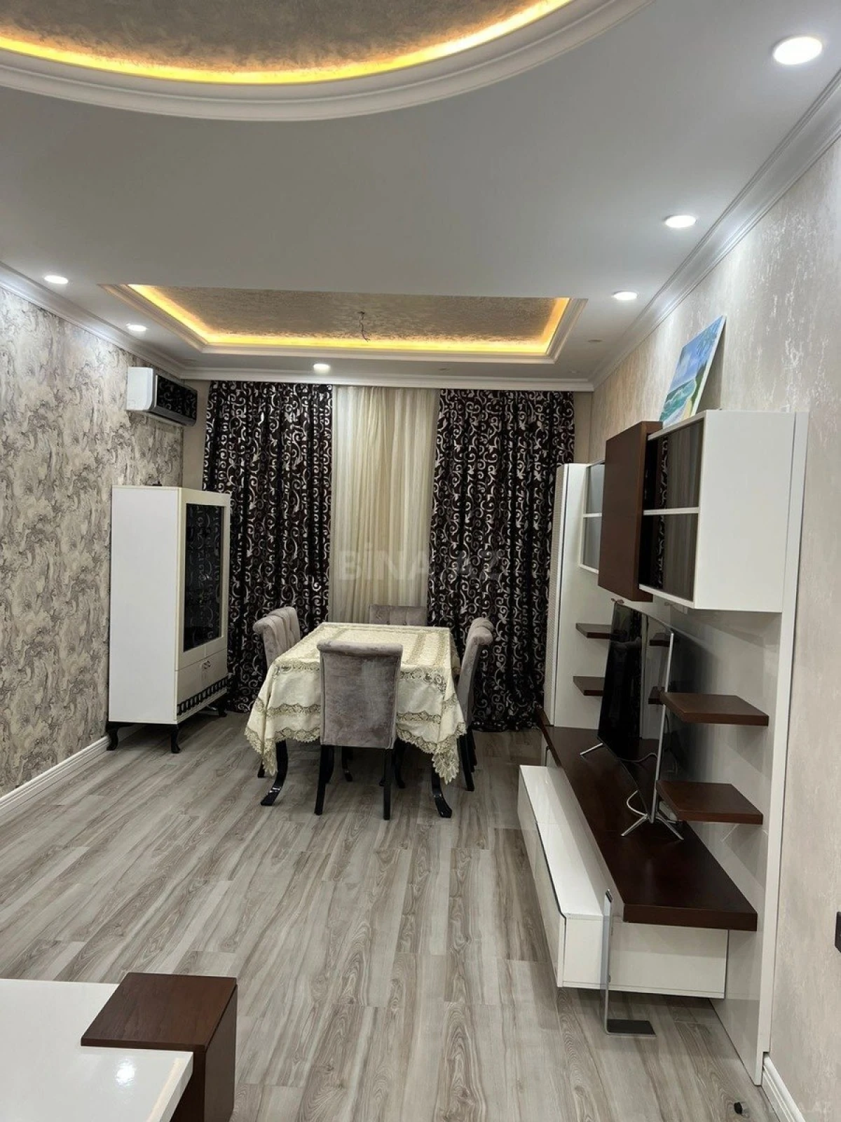 Kirayə verilir 2 otaqlı mənzil 106 m²