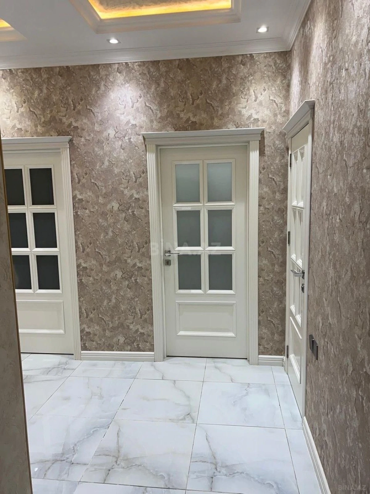 Kirayə verilir 2 otaqlı mənzil 106 m²