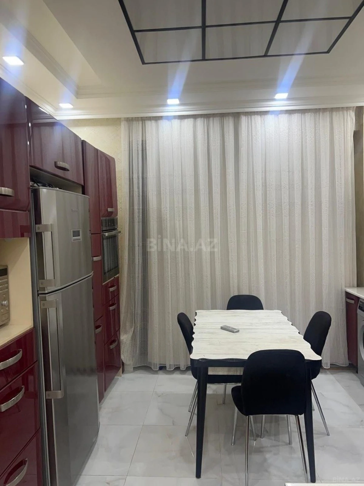 Kirayə verilir 2 otaqlı mənzil 106 m²
