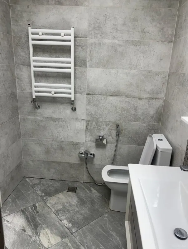 Kirayə verilir 2 otaqlı mənzil 106 m²