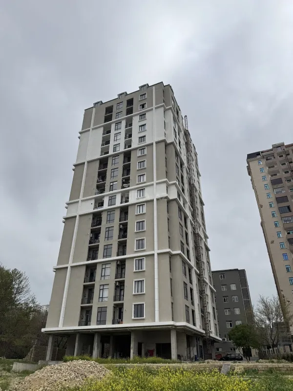 Satılır 2 otaqlı mənzil 80.5 m²