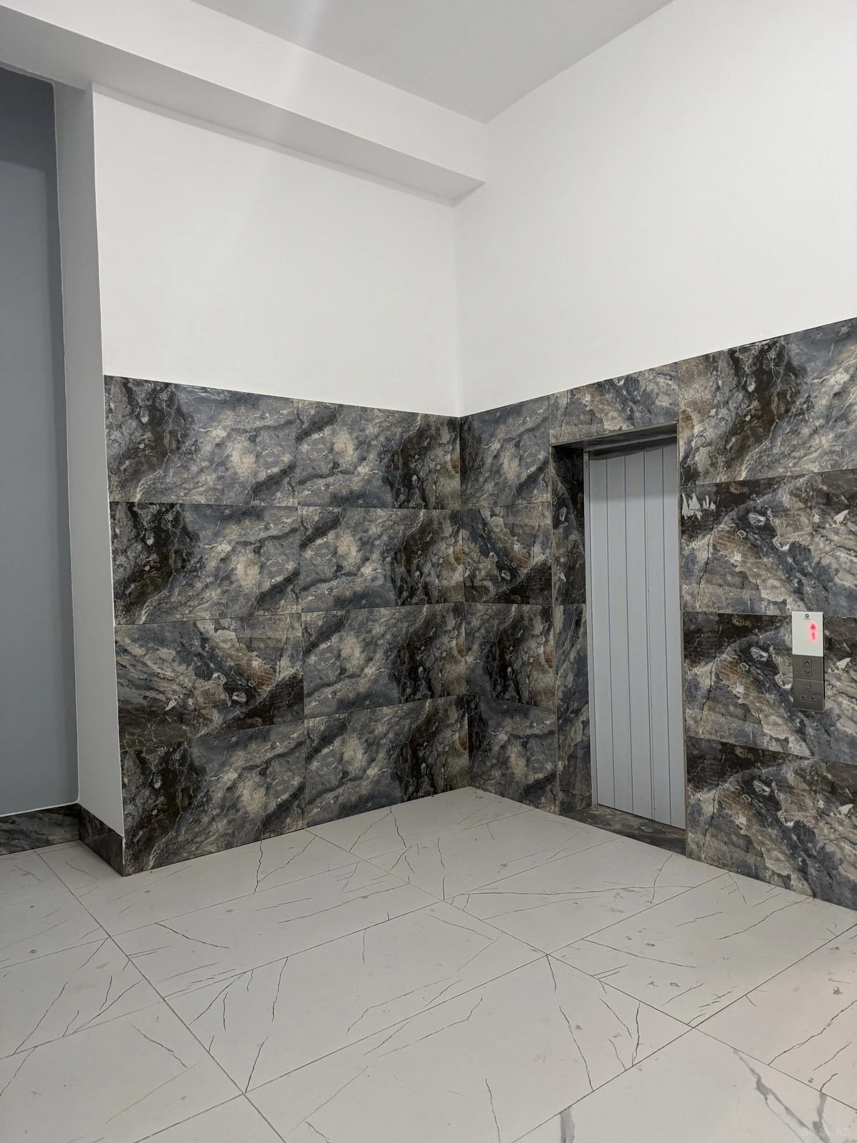 Satılır 2 otaqlı mənzil 80.5 m²
