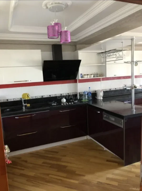 Kirayə verilir 3 otaqlı mənzil 160 m²