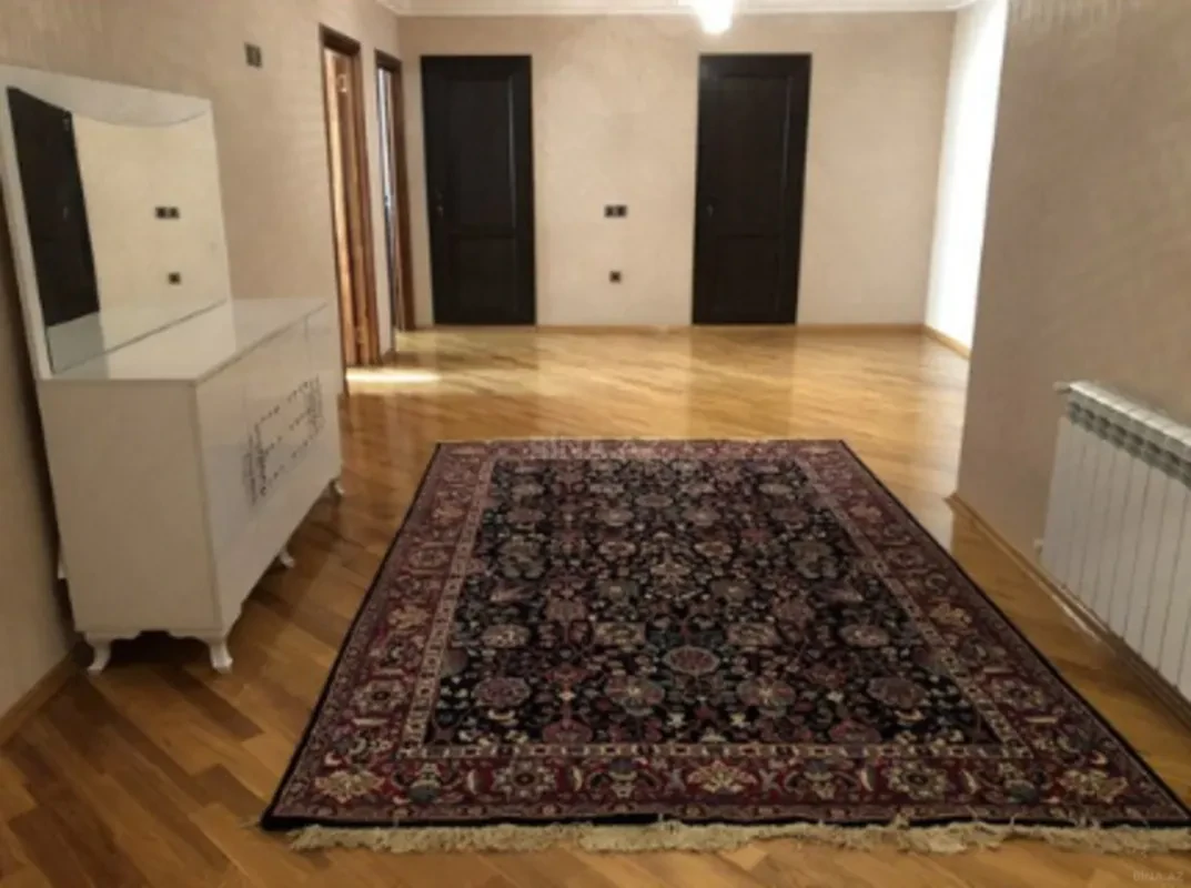 Kirayə verilir 3 otaqlı mənzil 160 m²