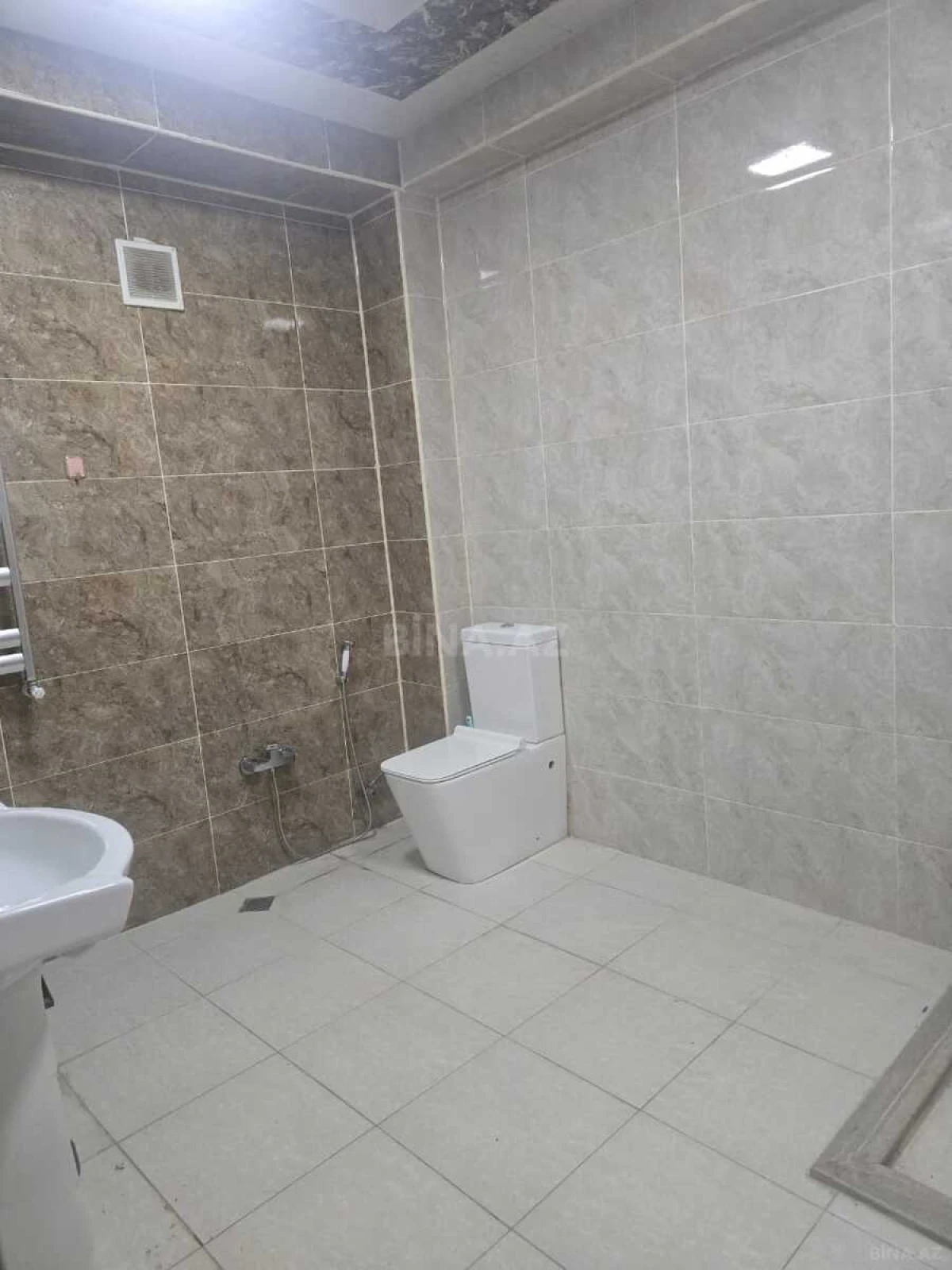 Kirayə verilir 2 otaqlı mənzil 80 m²
