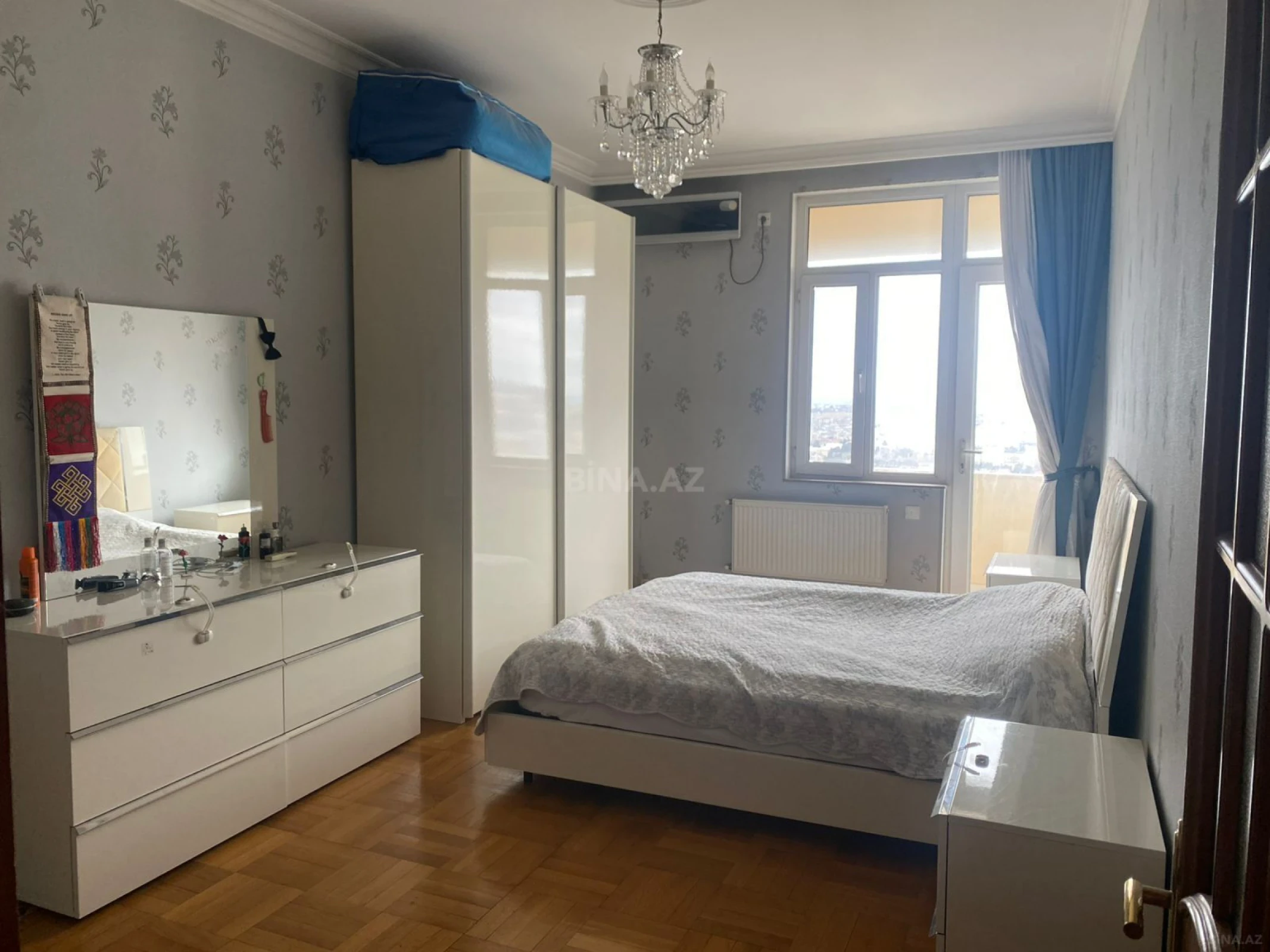 Kirayə verilir 3 otaqlı mənzil 130 m²
