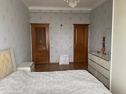 Kirayə verilir 3 otaqlı mənzil 130 m²